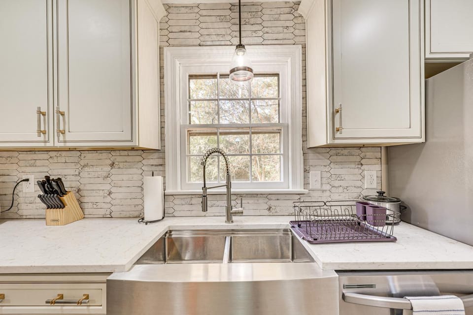 Comfort & Convenience! Home 3 Mi to Dtwn Wilson House in Wilson
