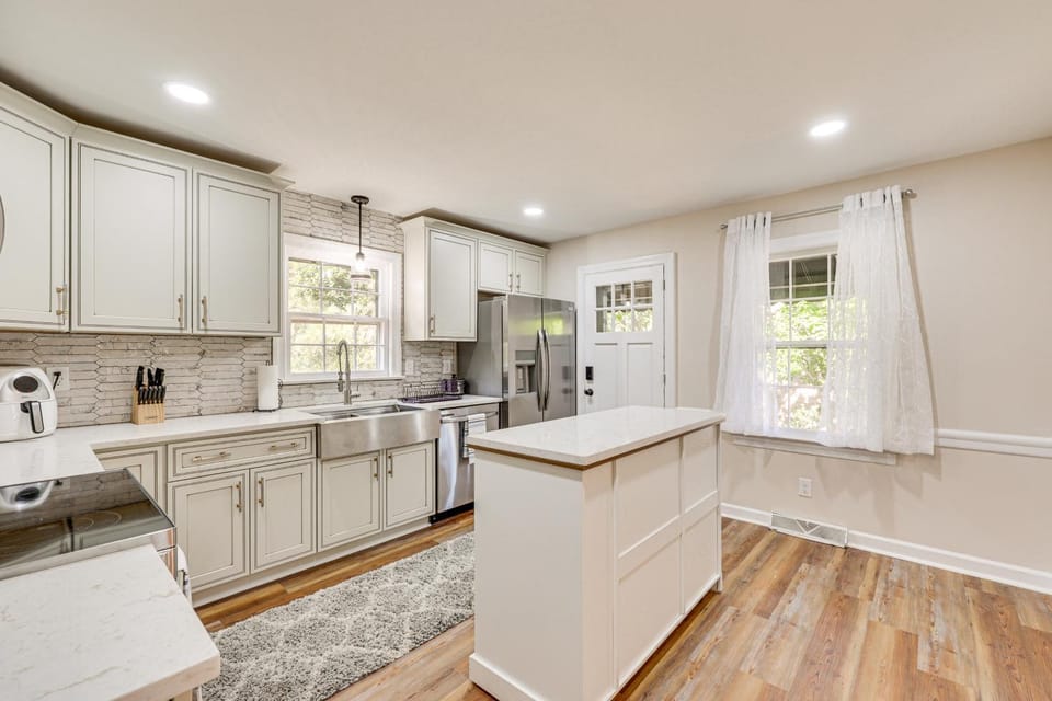 Comfort & Convenience! Home 3 Mi to Dtwn Wilson House in Wilson