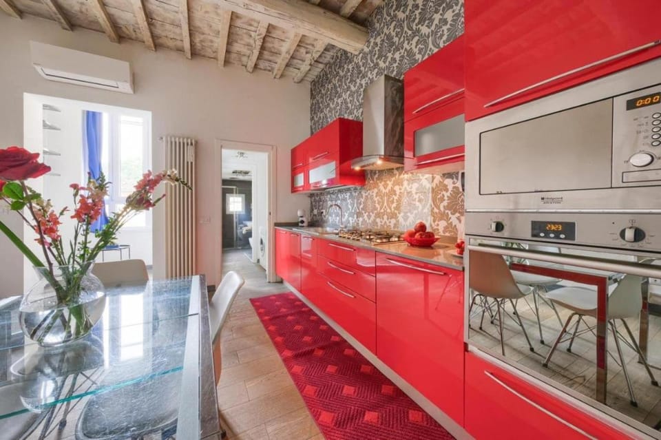 Seating area, Dining area, minibar, oven, stove