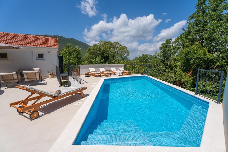 Pool view, Swimming pool, sunbed