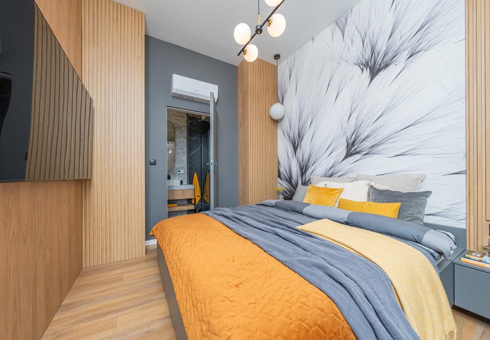 Photo of the whole room, Bedroom