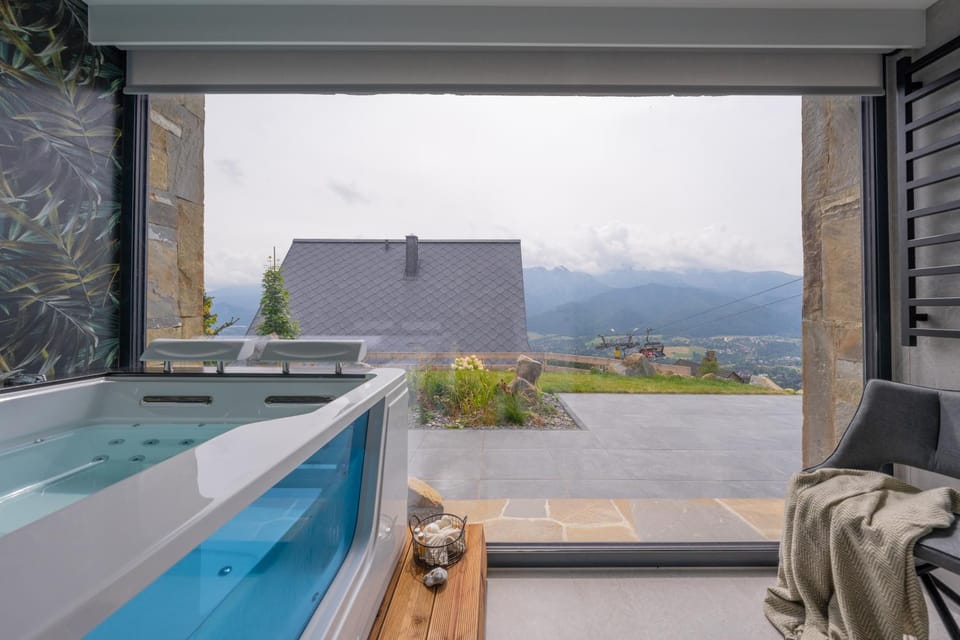 Hot Tub, Mountain view