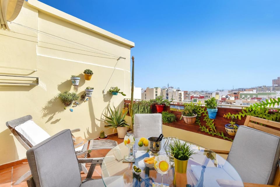 View (from property/room), Balcony/Terrace, Dining area, City view