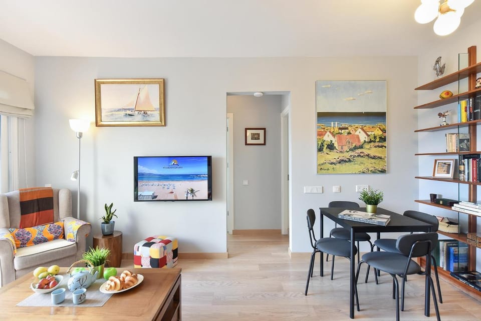 TV and multimedia, Living room, Dining area