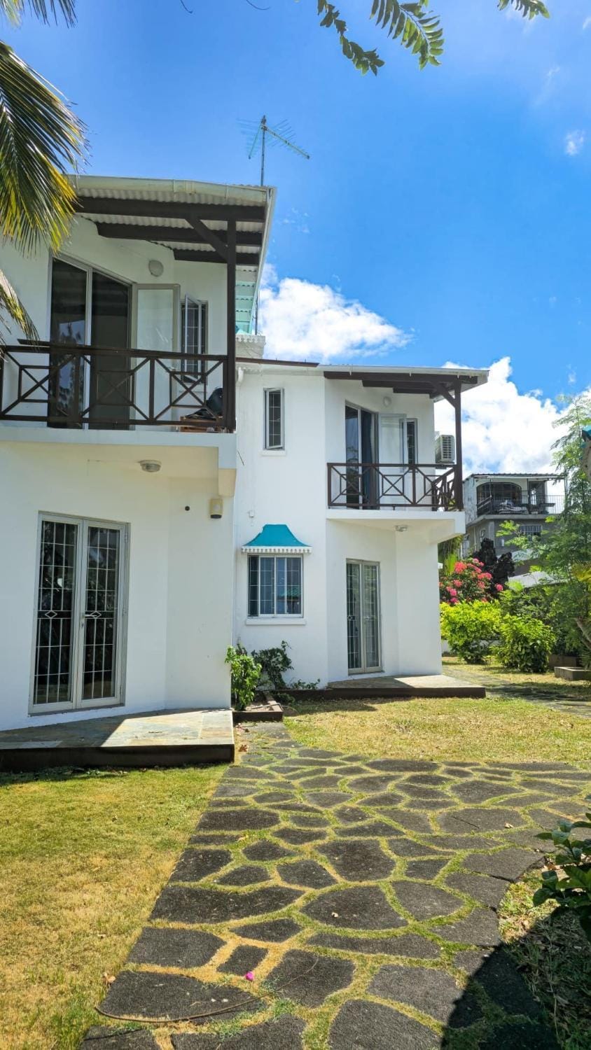 Picturesque Seafront Duplex - Seaview & Beach Access Villa in Rivière du Rempart District, Mauritius