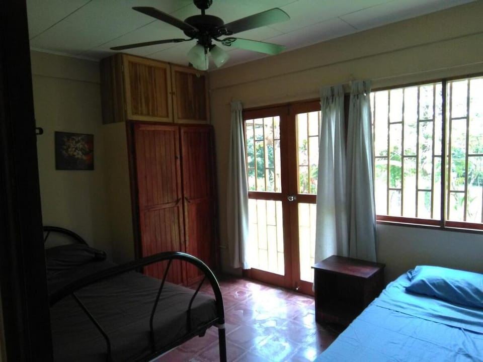 CASA QUEPOS- Private House & Farm For 8-31 Guests House in Quepos