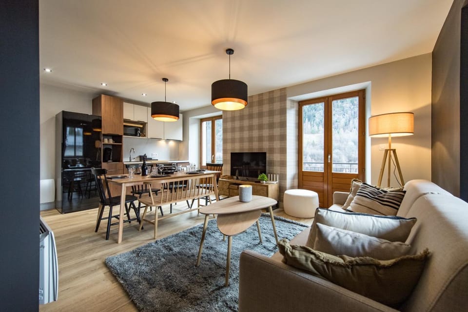 The 2 Lodges Two 6-Guest Apts 3 Valleys Ski & Cycling Base Apartment in Auvergne-Rhône-Alpes