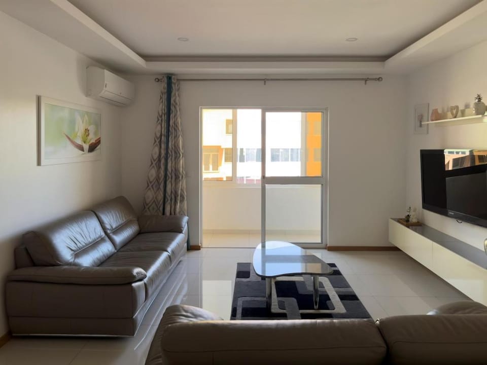 Spacious 3-bdr apt seafront, exterior pool - LCGR Apartment in Praia
