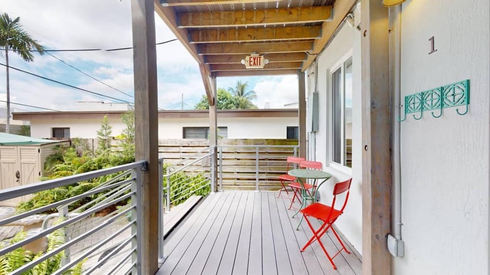 Charming 22 Villa in Little Havana, Free Parking Apartment in Coral Gables