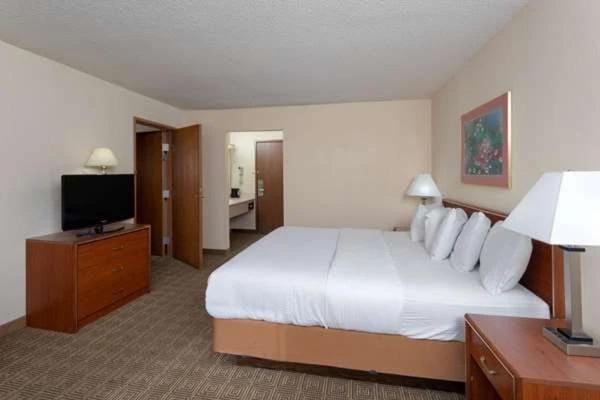Norwood Inn & Suites By BlissPoint Hotel in Indianapolis