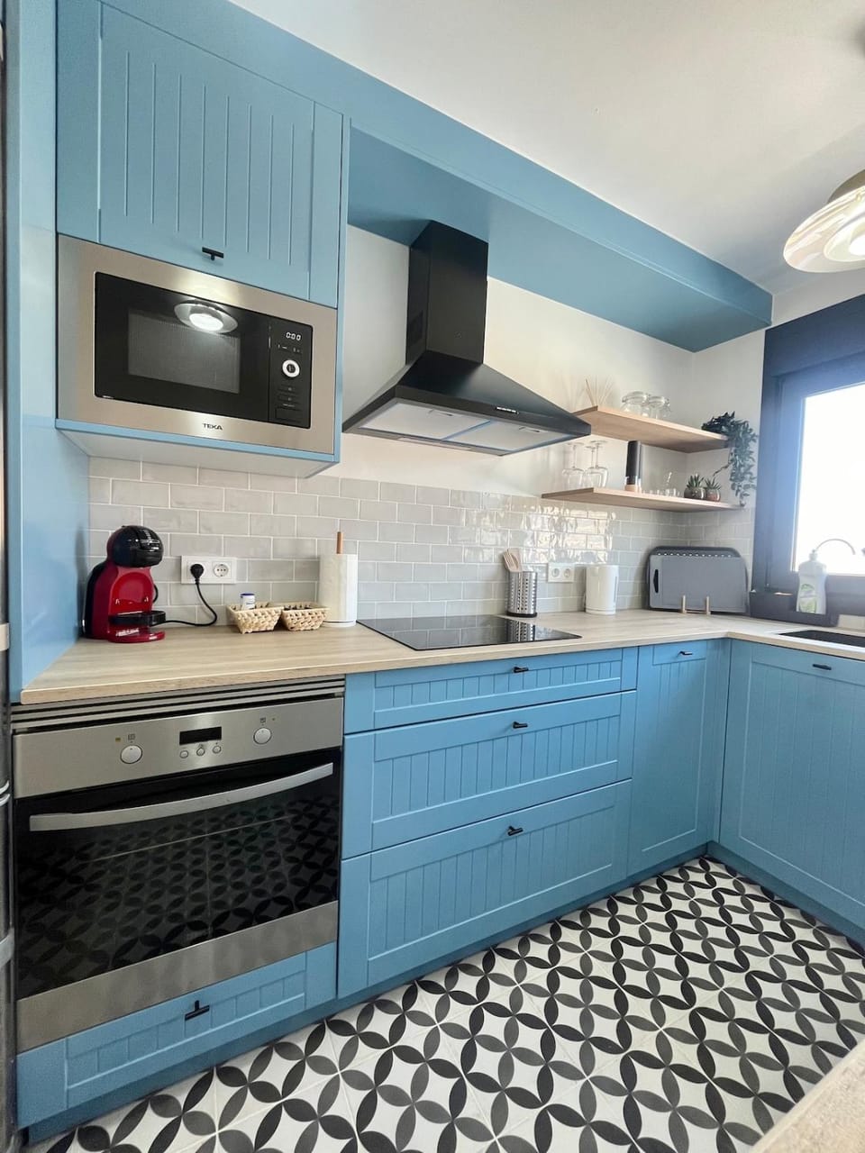 Kitchen or kitchenette, dishwasher, oven, stove