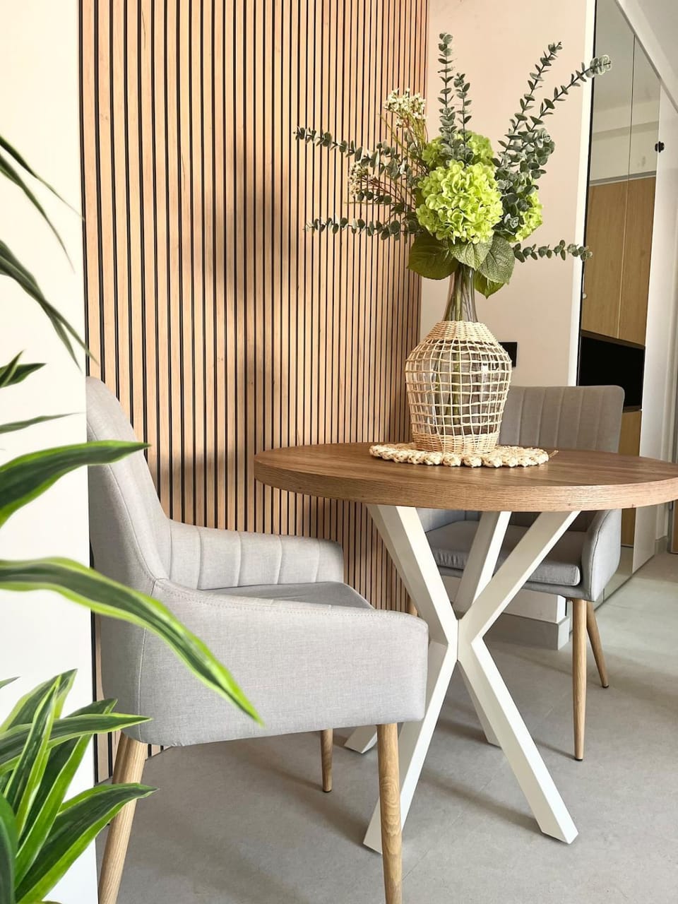 Living room, Dining area