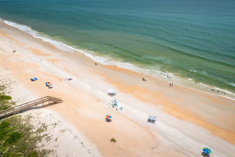 4BR Coastal Pool Cottage Golf Cart Kayaks House in Palm Coast