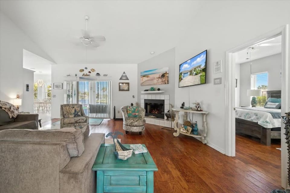 Boaters Dream Pool Spa & Dock Walking & Biking House in Palm Coast