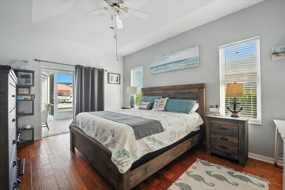 Boaters Dream Pool Spa & Dock Walking & Biking House in Palm Coast