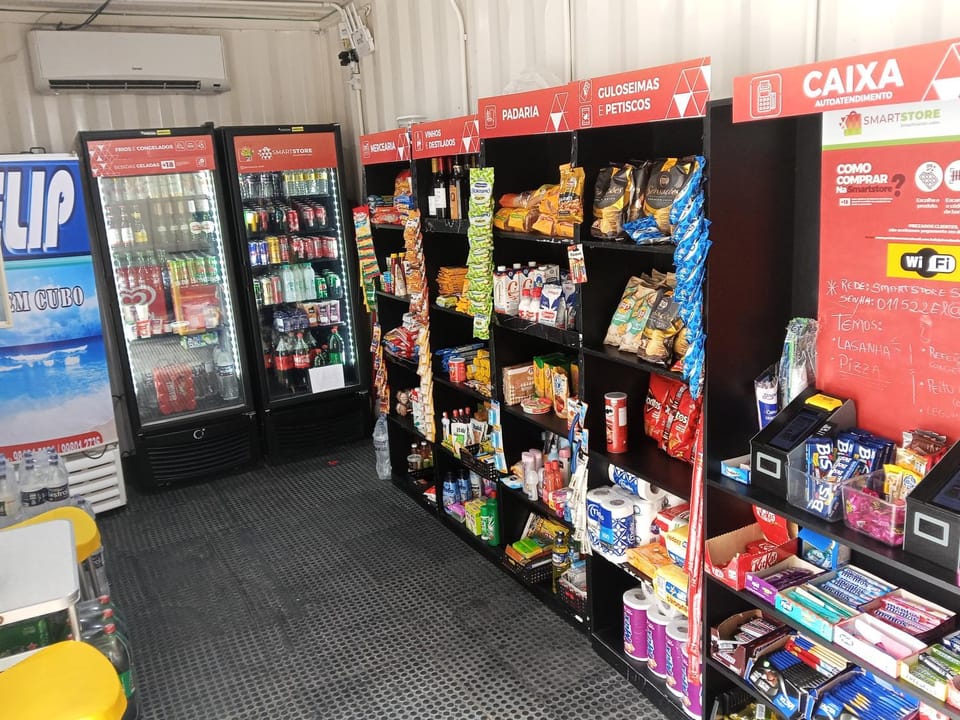 On-site shops, Supermarket/grocery shop, Shopping Area, vending machine