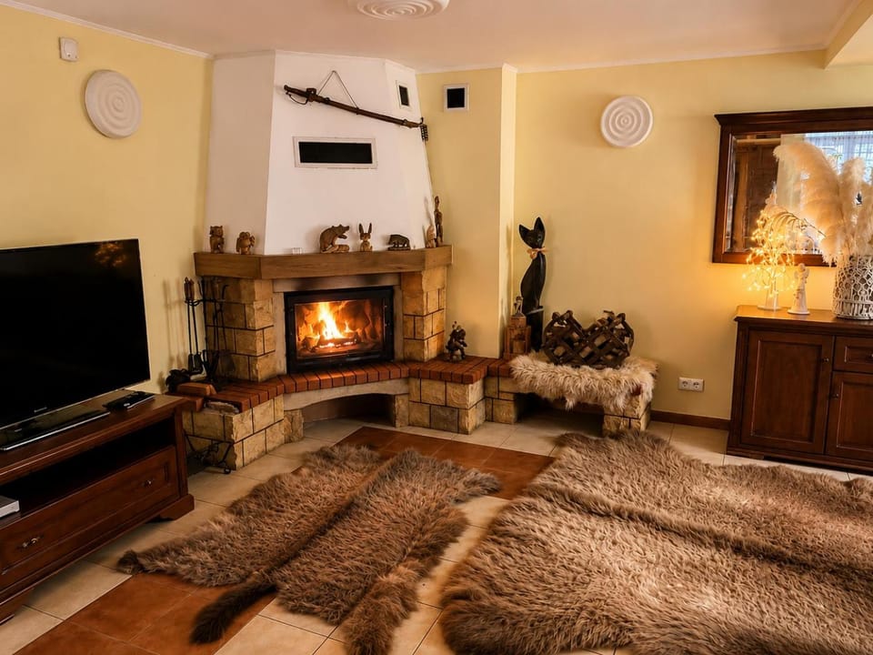 Communal lounge/ TV room, TV and multimedia, Living room, Seating area, Evening entertainment