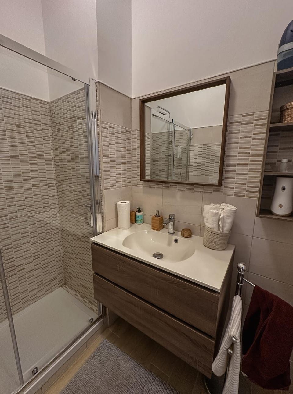 Shower, Bathroom, towels