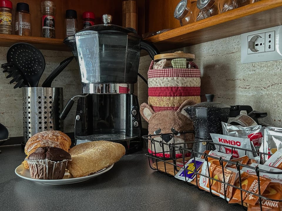 Coffee/tea facilities, Kitchen or kitchenette, Breakfast