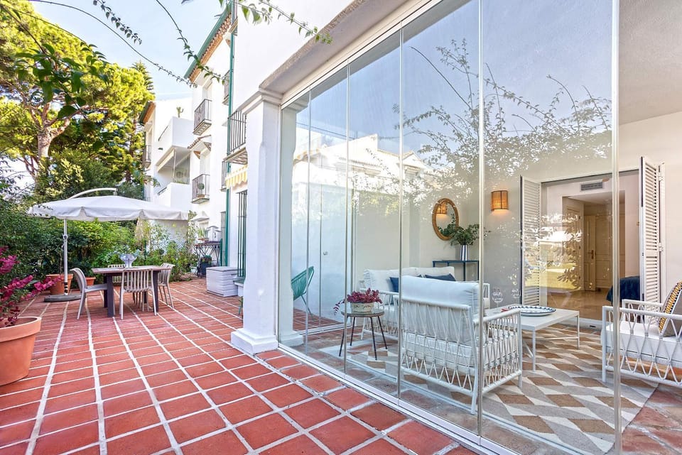 Property building, Patio, Day, Balcony/Terrace, Living room, Other, Seating area, Dining area