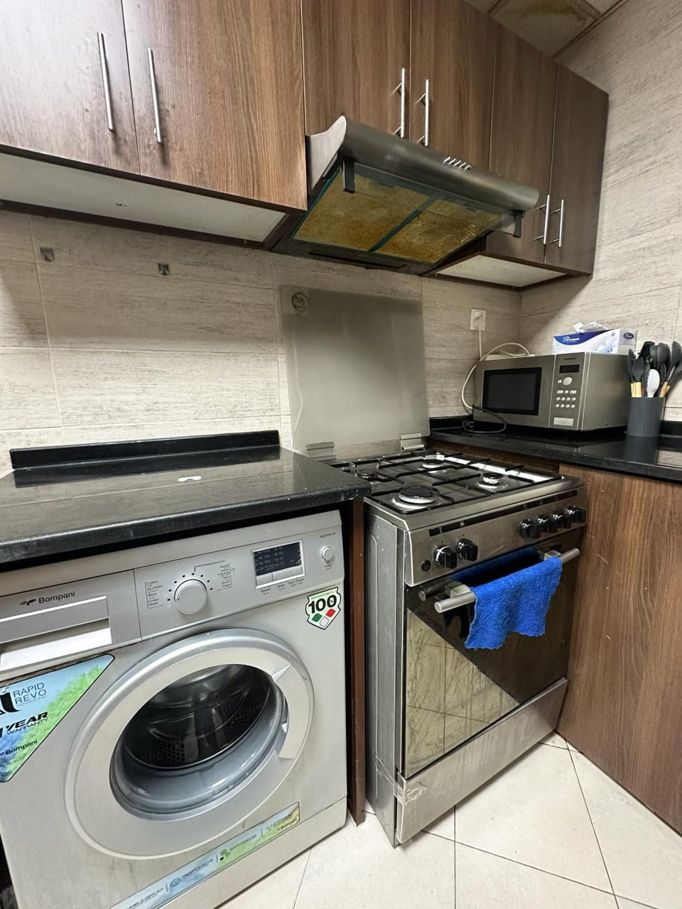 Kitchen or kitchenette, microwave, oven, stove, stove, washing machine, washing machine, kitchen, kitchen