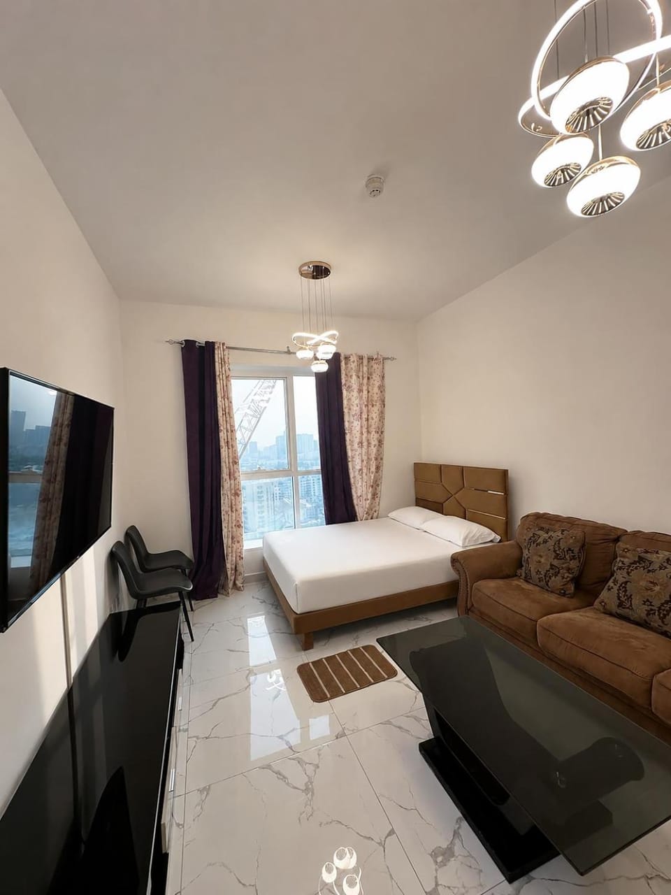 Bed, TV and multimedia, Living room