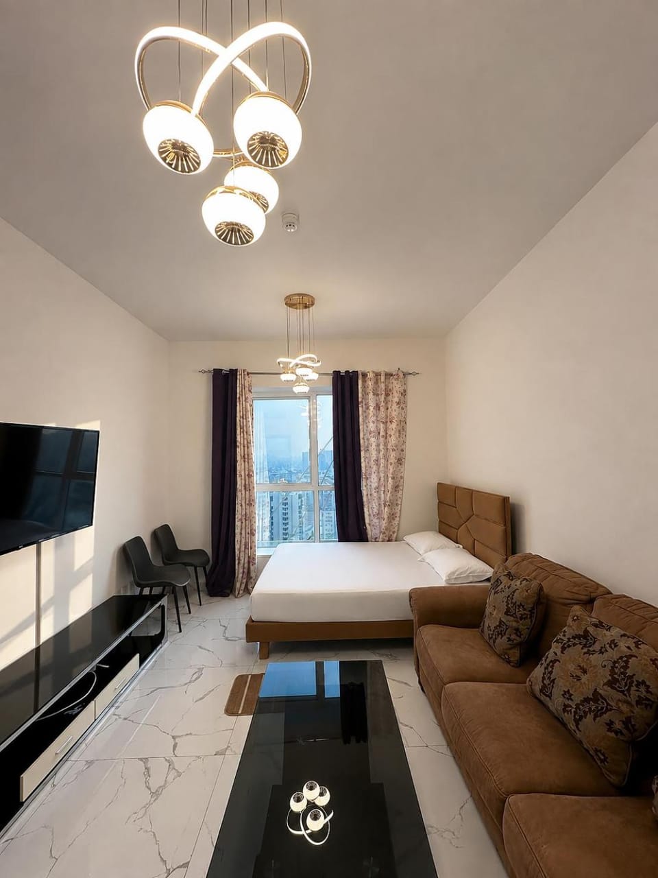 Bed, TV and multimedia, Living room
