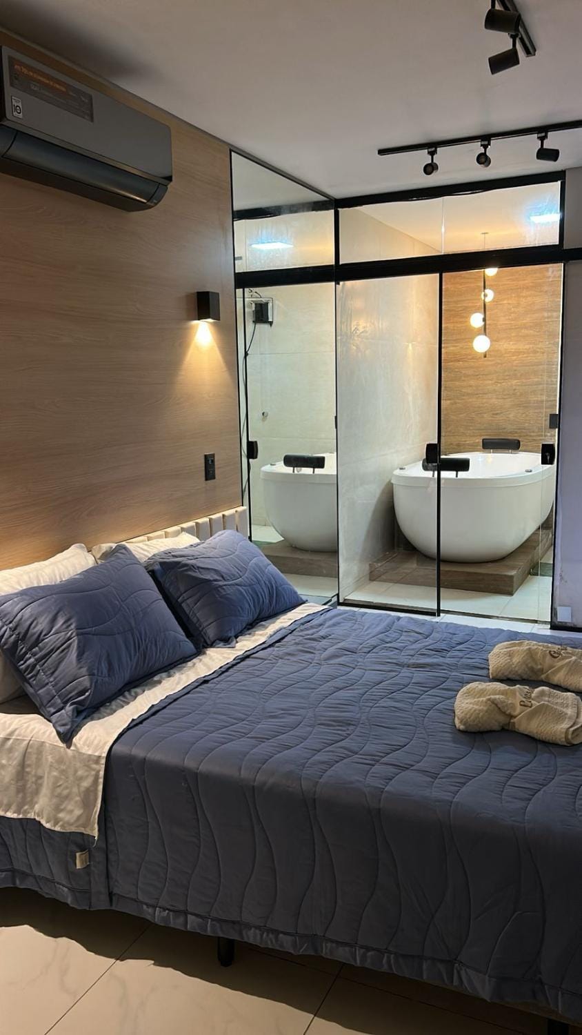 Bed, Hot Tub
