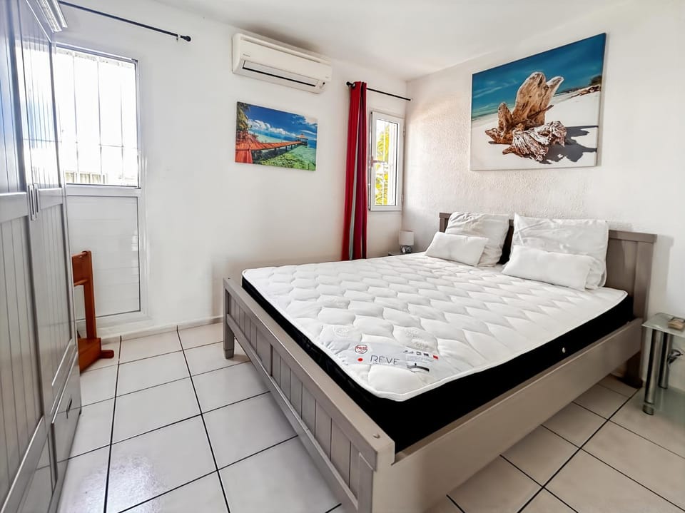 Bedroom, air conditioner