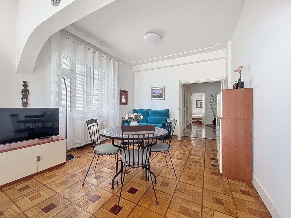 Living room, Lunch, Dinner