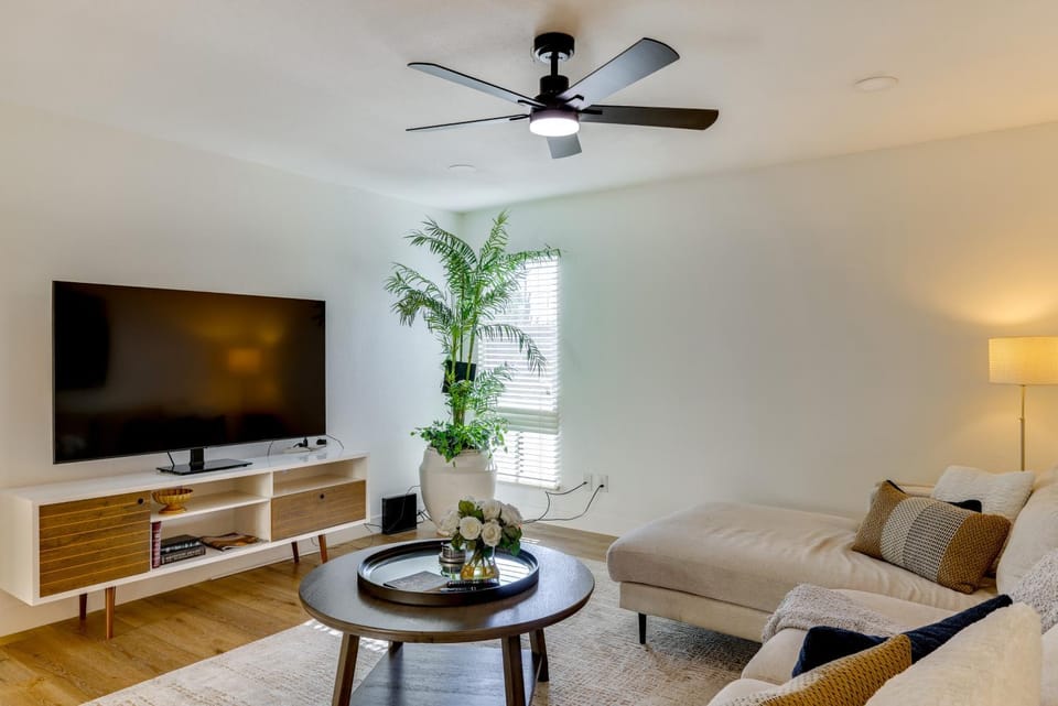Walk to Canal Trail! Condo w/ Pool in Scottsdale House in Paradise Valley
