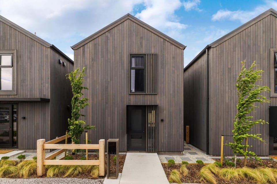 Property building, Facade/entrance, Spring, Day, Garden
