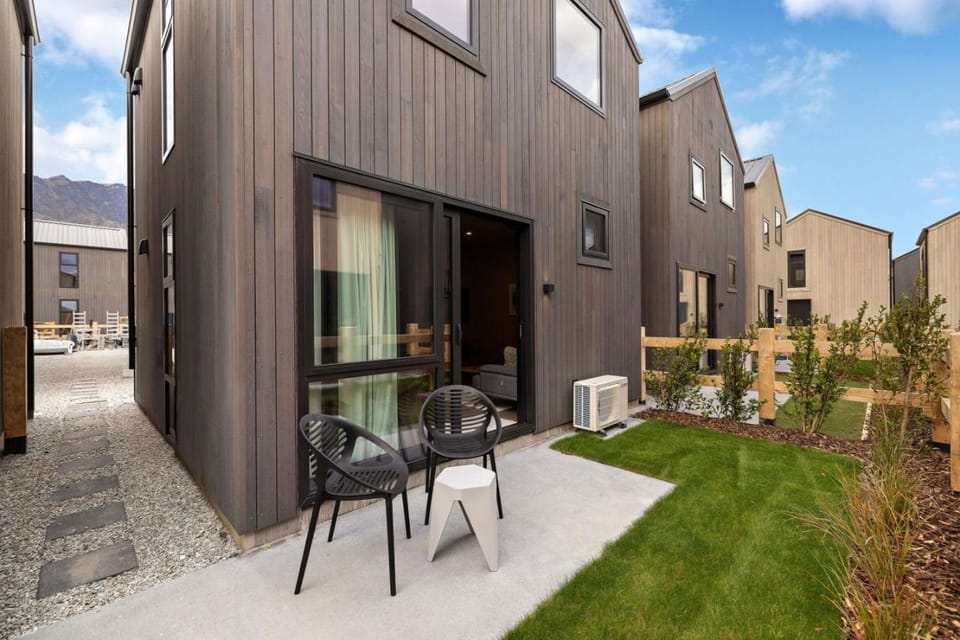 Property building, Patio, Day, Garden, Garden view