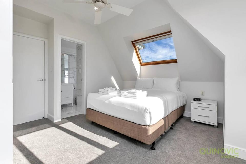 QV Stays Elegant City Apartment on the Square Apartment in Auckland