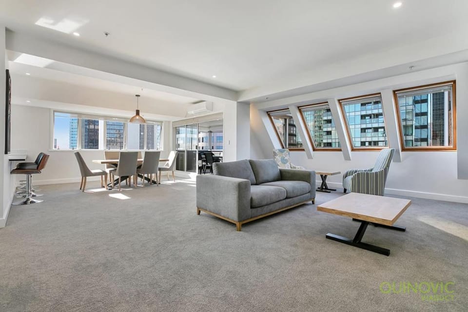 QV Stays Elegant City Apartment on the Square Apartment in Auckland