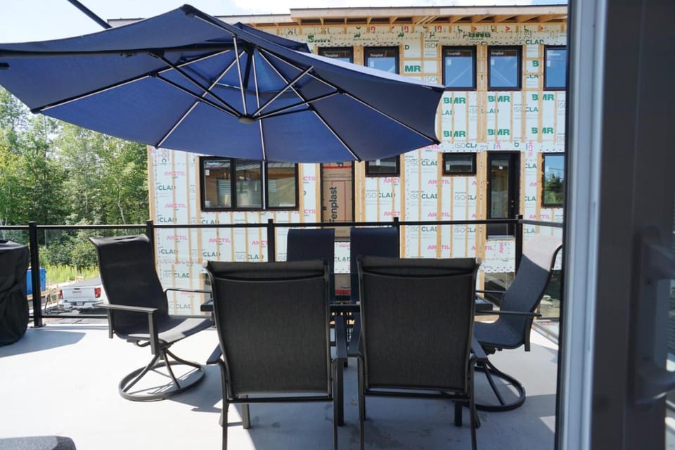 Le Memph Loup : 3 bedrooms pool hot tub lac Memphrémagog House in Magog