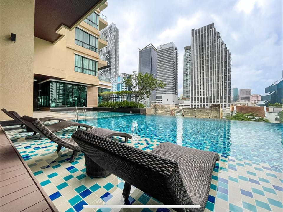 Near BTS l Large 85 sqm l Rooftop Pool l Sontana House in Bangkok