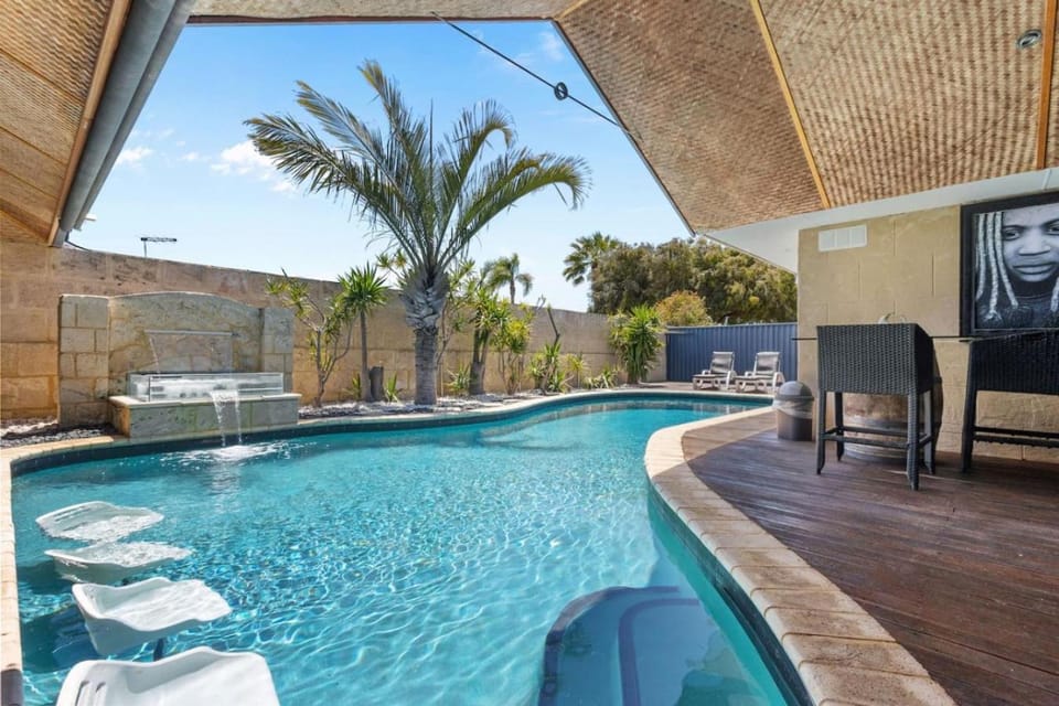 Hillarys Platinum Retreat House in Perth
