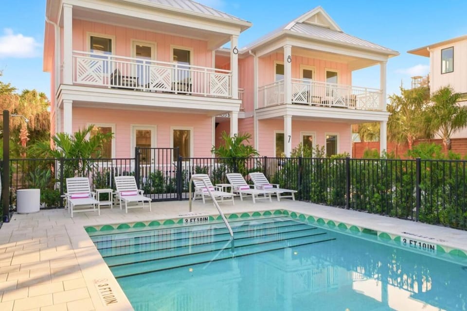 Hotel Vecina - Suite 8 - Pacifica Hotel in Saint Augustine Beach