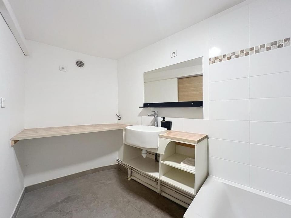 Charmant T2 Oullins centre avec terrasse Apartment in Lyon