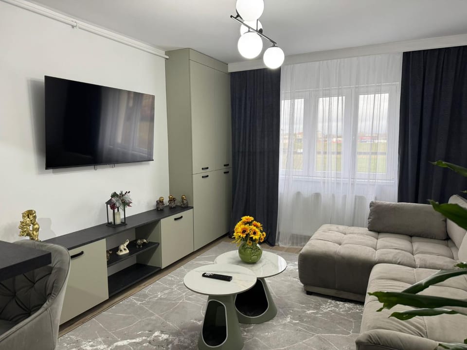 TV and multimedia, Living room, Seating area, Evening entertainment