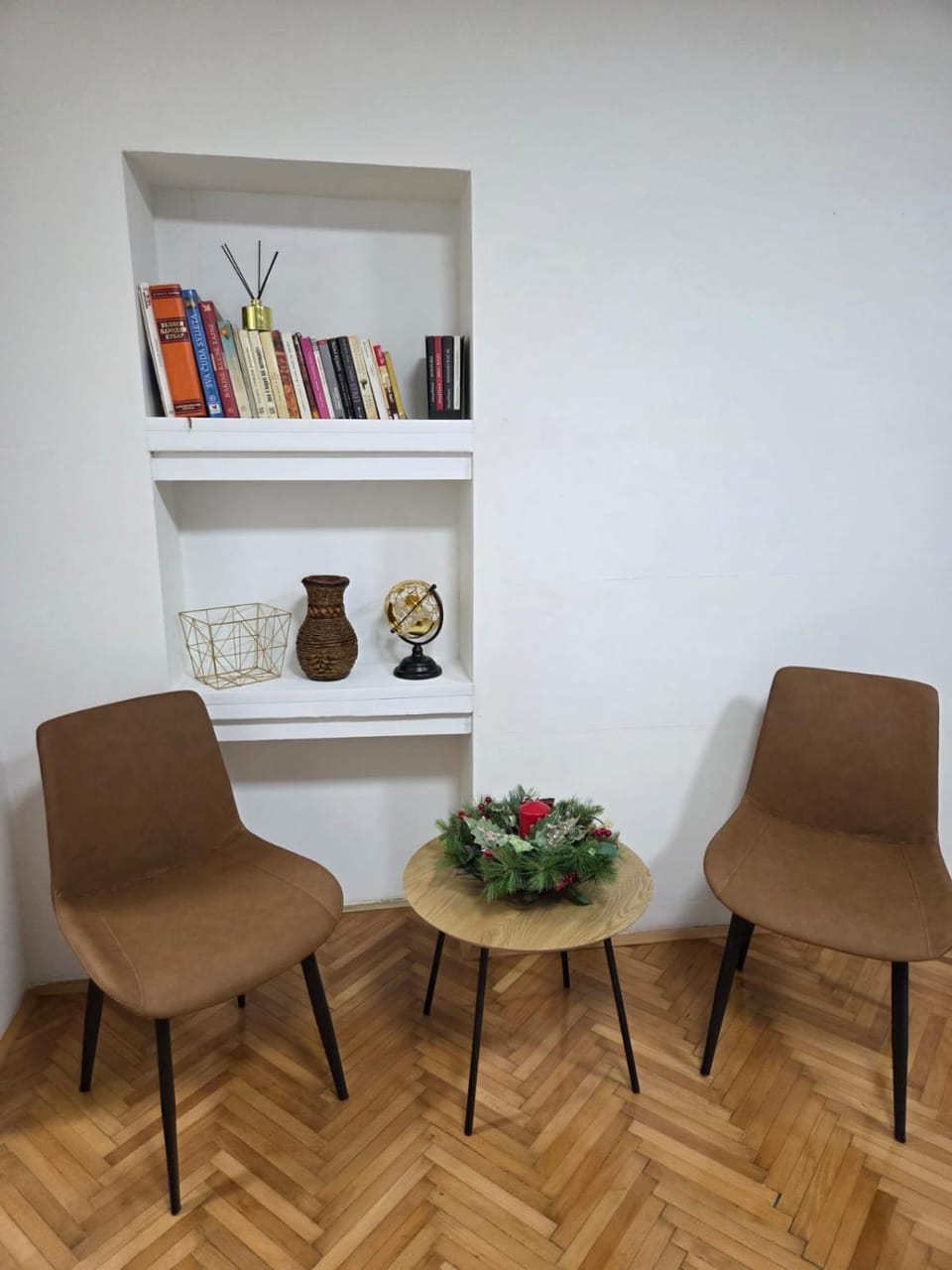 Library, Seating area