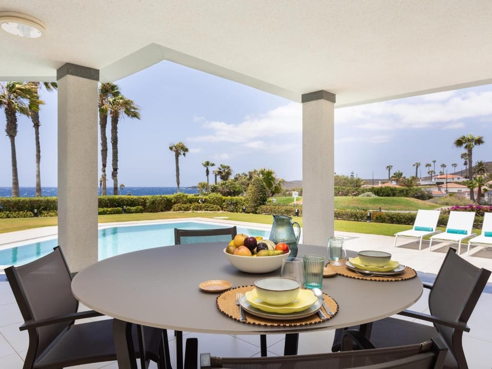 Day, Natural landscape, View (from property/room), Balcony/Terrace, Balcony/Terrace, Dining area, Pool view, Sea view, Swimming pool, Swimming pool, sunbed
