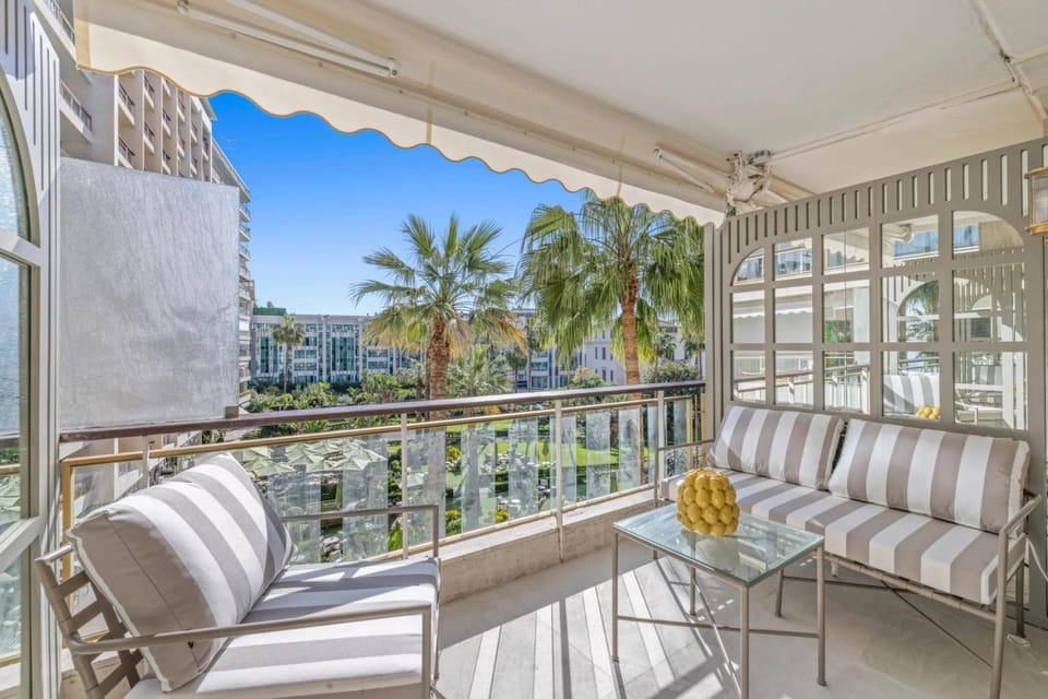 REF 2029 Sea view apartment for rent Cannes Croisette Apartment in Cannes