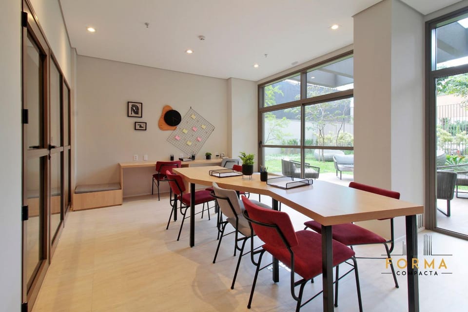 Seating area, Area and facilities
