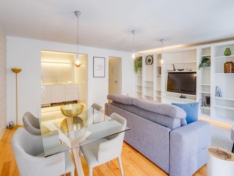 Communal lounge/ TV room, TV and multimedia, Living room, Seating area, Dining area