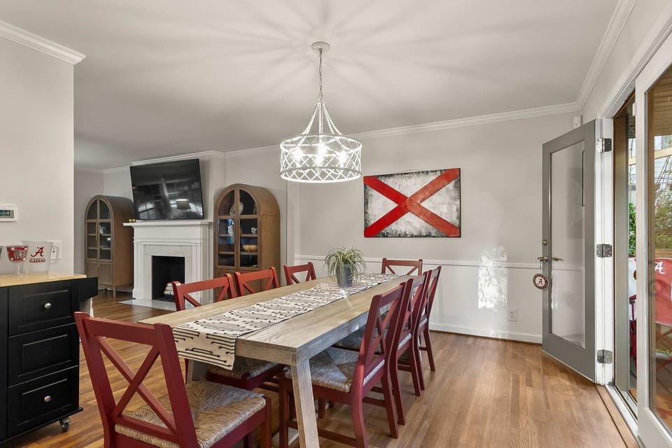 Sweet Home Bama Hideaway-Walk to UA & Bryant Denny Stadium House in Northport