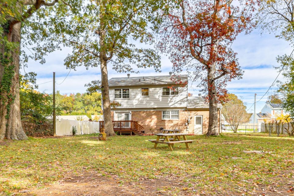 Near Beaches, Base & Bay! Hampton Home w/ Backyard House in Hampton