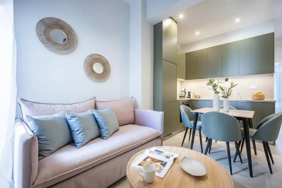 Bright & Stylish 1BR with Balcony in Koukaki Apartment in Kallithea