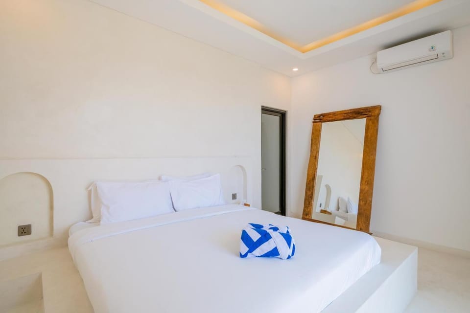 Sunset room in a shared 4 bedroom villa Vacation rental in North Kuta
